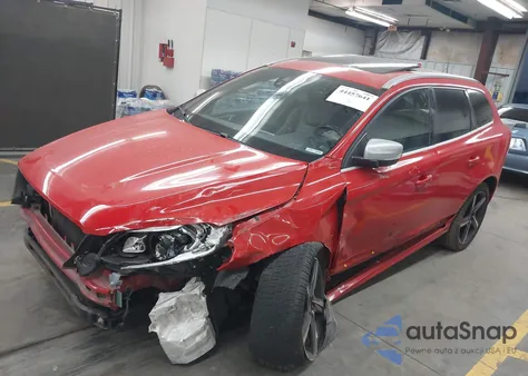 2015 Volvo Xc60 T6 R-Design Platinum z USA, uszkodzony, nr VIN YV4902RS9F2734539